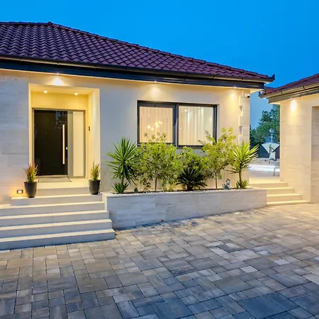 度假居 House With A Swimming Pool - Zadar - 24747 普利拉卡